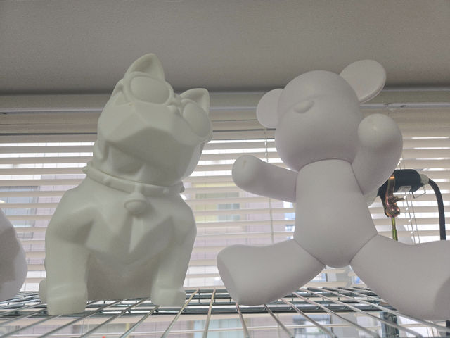 ������͑��݊�����傫���T�C�Y�̃t�B�M���A�ł���
�E���̂��܂͗��Ă���33�p����܂�!!
�����\��͂��₢���킹��������
_MYBEAR STUDIO TOKYO �ѓc��