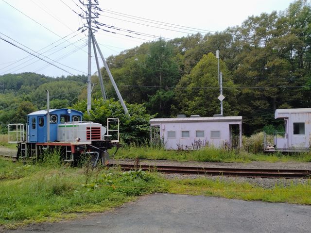 ���H�����ɂ́A�����ʉw�O�ɂ������s���N�̎ԏ��Ԃ�����܂��B_�ԑ��S��