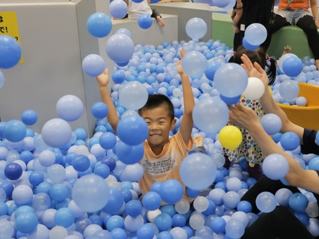 y{[v[z
̃{[v[ɑ𓥂ݓ΁ASghsvcȊo𖡂킦܂B_{[lh т̂ CI[ނRX