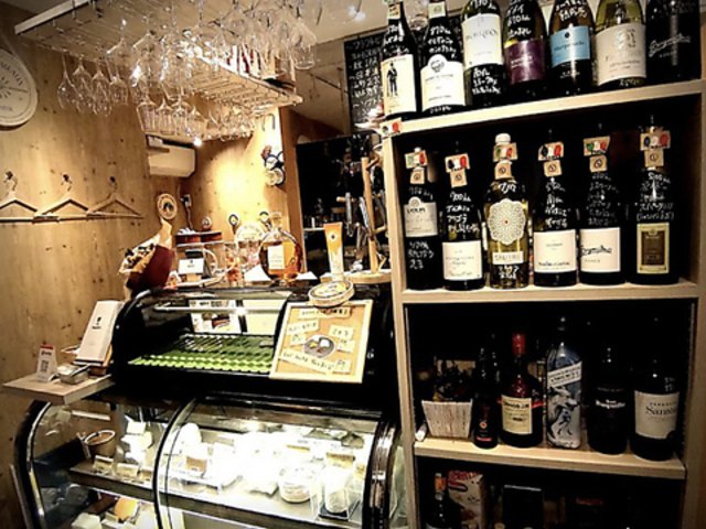 ���C���ƃ`�[�Y�̂��X bar Buquillo �o���u�b�L�[���̎ʐ^1