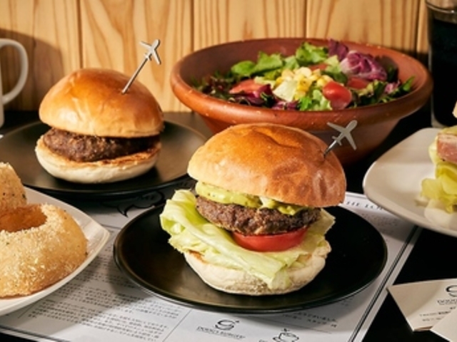 DOUG S BURGER _OY o[K[ ÉX̎ʐ^1