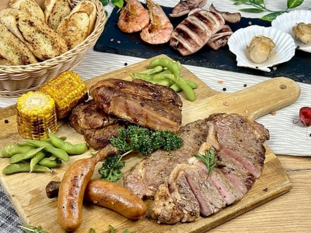 7CAMPSTARS CAFE&BBQ ZuLvX^[YJtFAho[xL[̎ʐ^1