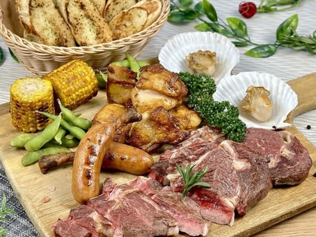 7CAMPSTARS CAFE&BBQ ZuLvX^[YJtFAho[xL[̎ʐ^1