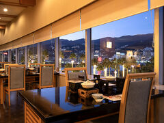 割烹レストラン 紅梅亭の写真1