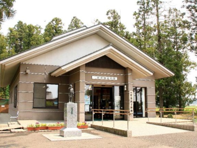 ��{����������