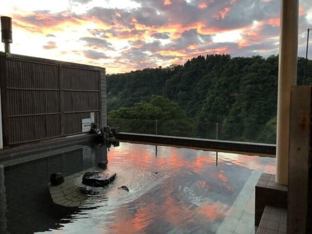 �i�X�e�r���E���̎R